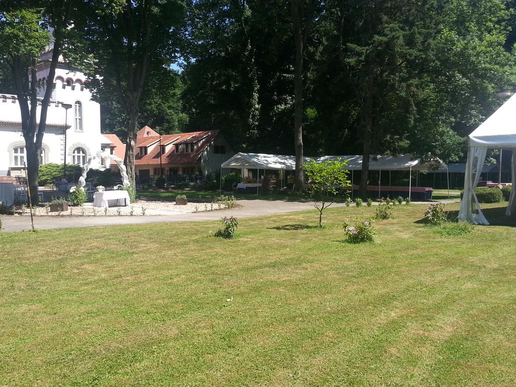 פארדוביצה Siesta Rodinny Resort מראה חיצוני תמונה