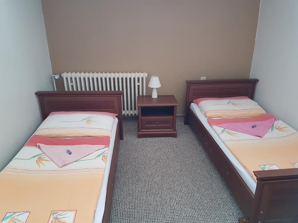 פארדוביצה Siesta Rodinny Resort מראה חיצוני תמונה