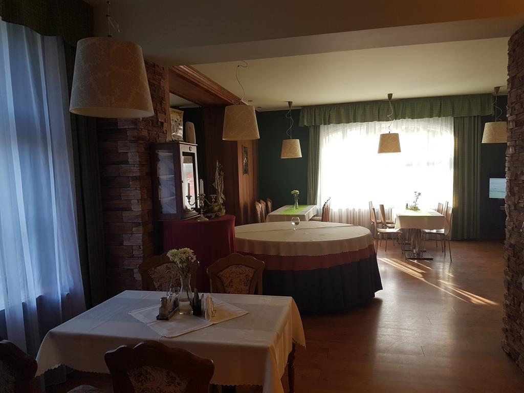 פארדוביצה Siesta Rodinny Resort מראה חיצוני תמונה